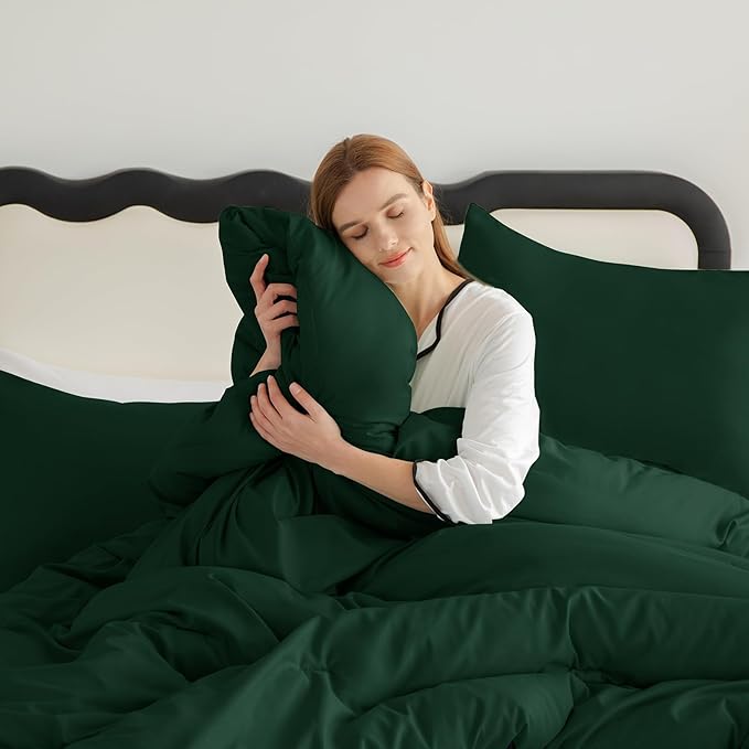 CozyLux Dark Emerald Green Comforter Set Full Size, 3 Pieces Solid Breathable Quilted Boho Style Forest Bedding Sets, Luxury Fluffy Soft Microfiber Comforter All Season(1 Comforter & 2 Pillowcases)