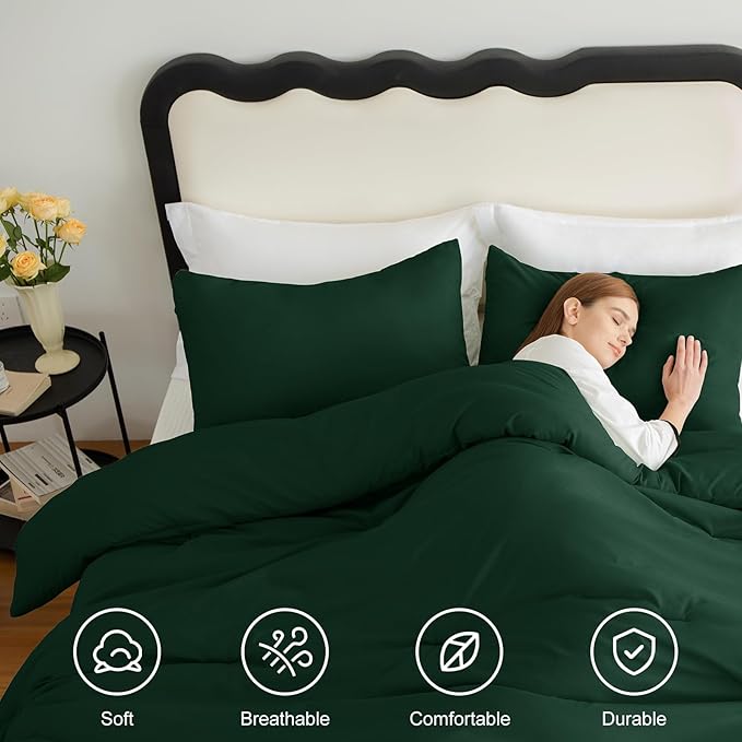 CozyLux Dark Emerald Green Comforter Set Queen Size, 3 Pieces Solid Breathable Quilted Boho Style Forest Bedding Sets, Luxury Fluffy Soft Microfiber Comforter All Season(1 Comforter & 2 Pillowcases)