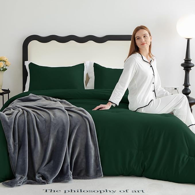 CozyLux Dark Emerald Green Comforter Set Full Size, 3 Pieces Solid Breathable Quilted Boho Style Forest Bedding Sets, Luxury Fluffy Soft Microfiber Comforter All Season(1 Comforter & 2 Pillowcases)