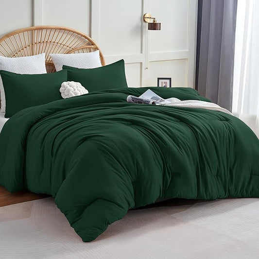 CozyLux Dark Emerald Green Comforter Set Queen Size, 3 Pieces Solid Breathable Quilted Boho Style Forest Bedding Sets, Luxury Fluffy Soft Microfiber Comforter All Season(1 Comforter & 2 Pillowcases)